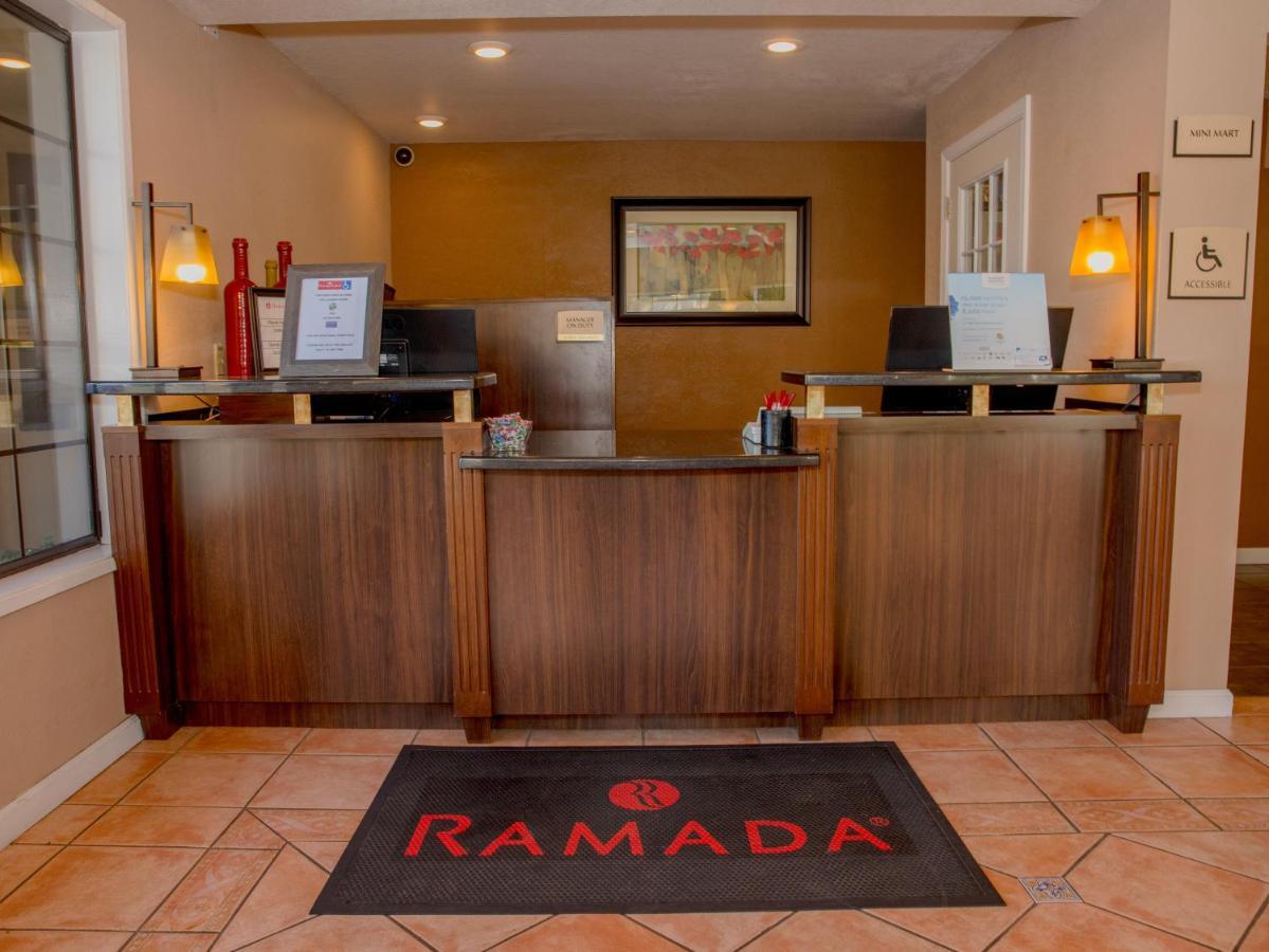 Готель Ramada By Wyndham Маунтін-В'ю Екстер'єр фото