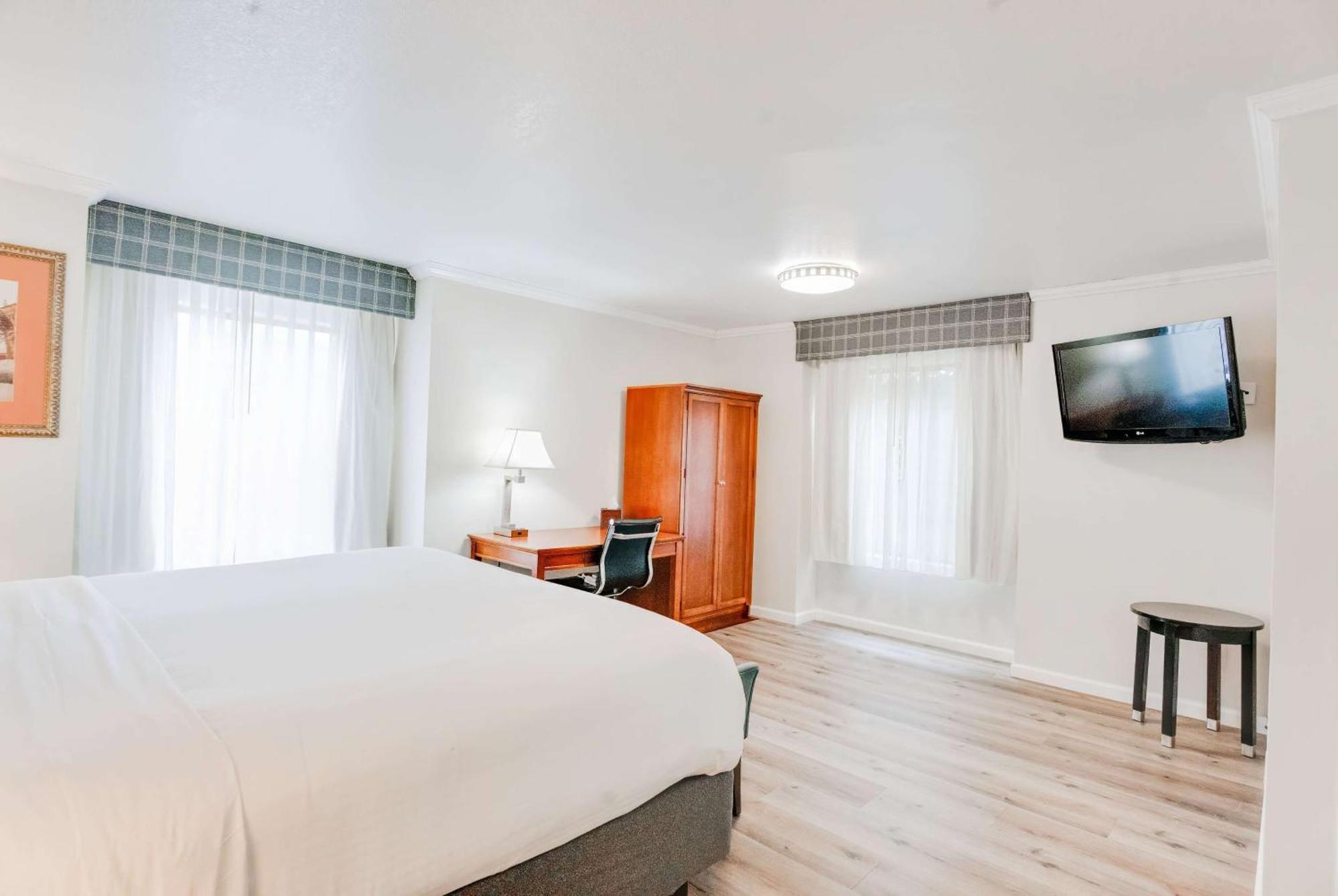 Готель Ramada By Wyndham Маунтін-В'ю Екстер'єр фото